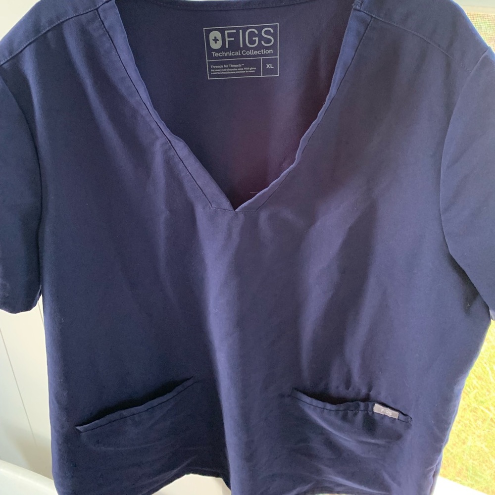 figs casma 3 pocket scrub top